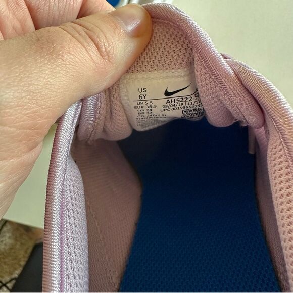 Nike Air Max Axis 'Iced Lilac Photon Dust' GS Sneakers - Picture 10 of 10